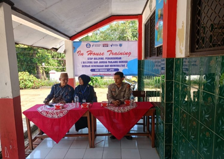 Upaya Ciptakan Lingkungan Sekolah Aman dan Nyaman,Kanit Binmas Polsek Jiput Berikan Edukasi Anti-Bullying di SDN Sukacai 1