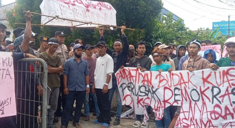Diduga Memihak dan Cewa-Cewe, AMPD Minta Ketua Bawaslu Mundur Demi Demokrasi
