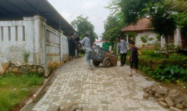 Diduga Pekerjaan Pasangan Paving Block Didesa Sukamulya Mekarjaya Tumpang Tindih Dengan Pembangunan Lama Dan disinyalir Dobrak UU KIP.