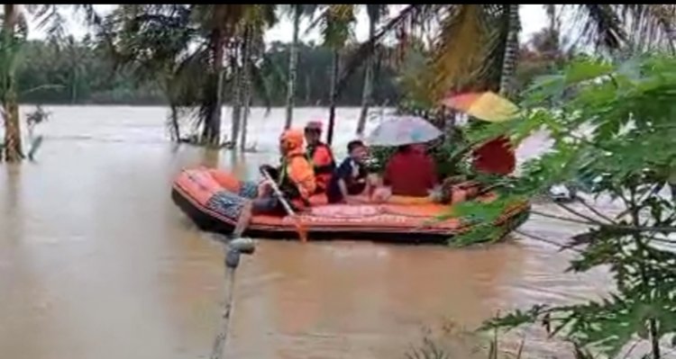 BPBD Provinsi Banten Bersama BPBD Pandeglang, Evakuasi Warga dan Berikan Bantuan
