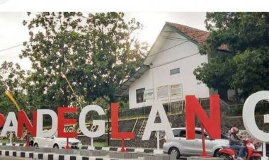 Warga Perbaiki Rumah Anak Yatim Di Cigeulis Sendiri Tanpa Ada Interpensi Dari Dinas Perkim Pandeglang,  Disoal Muda Care Indonesia