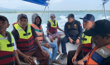 Tim PPNS Dan Patroli Kantor UPP Kelas III Labuhan, Menyisir Lokasi Kejadian Dugaan Penemuan Kerangka KM Cempaka Sari Oleh Nelayan.