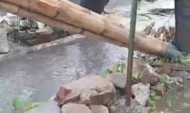 Selokan Rusak yang Tak Kunjung Diperbaiki Dan Berdampak Banjir Di Keluhkan Warga Taman Mutiara Indah 1.