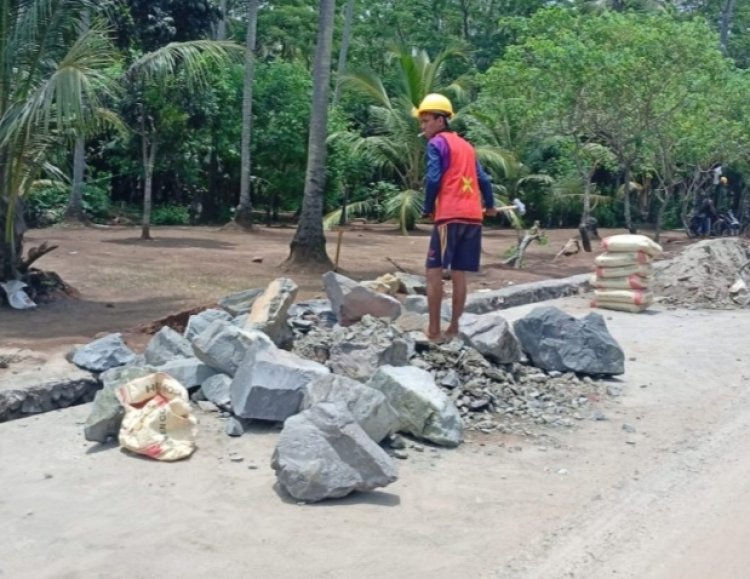 Proyek Jalan Rp.10,5 Miliar Diduga Asal Jadi-- Pondasi TPT Tanpa Adukan,Pekerja Tanpa APD! BPJN Banteng Diminta Turun Tangan