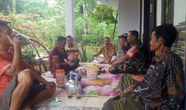 Danramil Panimbang 0117/ Jajaran Kodim 0601 Pandeglang Lakukan Komunikasi Sosial Terhadap Masyarakat Di Yang Ada Kecamatan Panimbang 