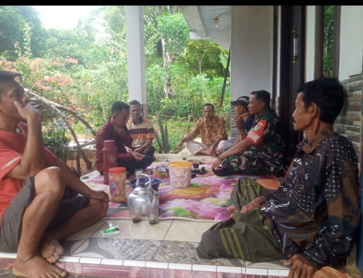 Danramil Panimbang 0117/ Jajaran Kodim 0601 Pandeglang Lakukan Komunikasi Sosial Terhadap Masyarakat Di Yang Ada Kecamatan Panimbang 