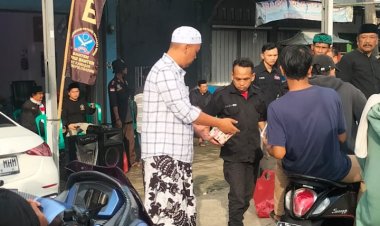 Dua Ormas dimandalawangi Berbagi Takjil Rizki Setiawan : melaksanakan berbagai kegiatan sosial dan keagamaan sebagai wujud nyata Kehadiran Ormas di Tengah Masyarakat.