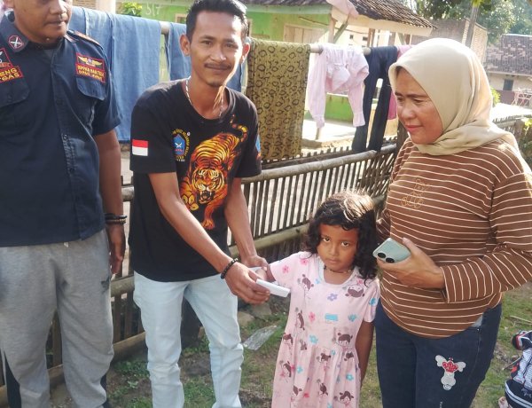 Bppkb Dpac Jiput Berikan Santunan Anak Yatim Dengan Cara door to door langsung ke Rumah Penerima Manfaat 