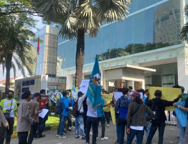 Menyoal Kualitas Makanan, Juga Menyoroti Persoalan Transparansi Pengelolaan Anggaran Program MBG, DPD KNPI Pandeglang Aksi Di BGN