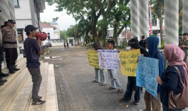 Tutut BGN & Satgas MBG Pandeglang Lakukan Audit dan Verifikasi Terakit Dugaan KKN Pengelola SPPG, Gabungan Organisasi Serudug Kantor Bupati Pandeglang