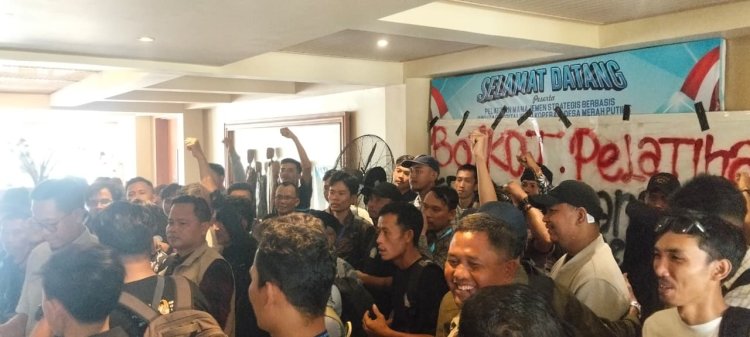 Tuntut Transparansi, Kejelasan Juga Keberlanjutan Program KDMP Kabupaten Pandeglang, Pelatihan KDMP di Carita Berujung Ricuh