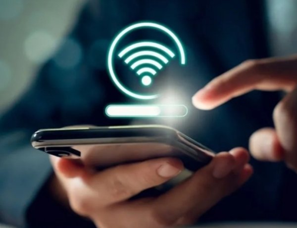 Kabel Wifi Diwilayah Cikedal dan Pagelaran Milik PT. ASI Nempel di Tiang Listrik, DPC AMIRA Minta PT. PLN ULP Labuan Lakukan Penindakan