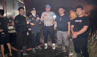 Tangani Kebakaran TPA Cikedal, Polsek Cikedal, BPBDPK, Kecamatan Cikedal dan Pemdes Karyautama  Lakukan Pemadaman