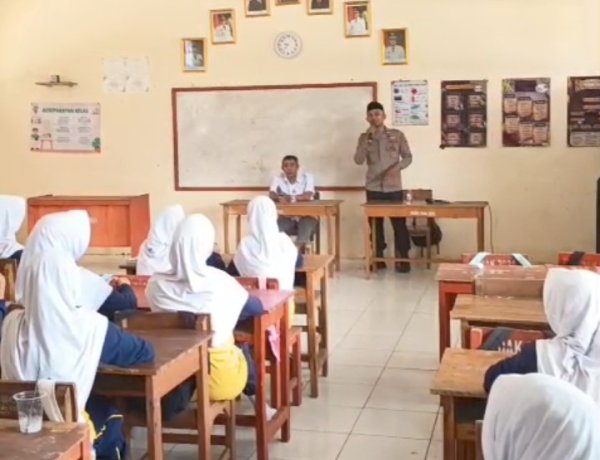 Polsek Bojong Sosialisasikan SPMB SMA Kemala Taruna Bhayangkara di SMPN 1 Bojong