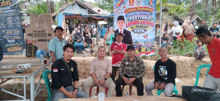 Dipandang Dapat Memberdayakan UMKM Lokal, Ketua Komisi IV DPRD Pandeglang TB. Udi Juhdi, Hadiri Acara Pelombaan Layang-layang Di Desa Pasirkadu Kecamatan Sukaresmi