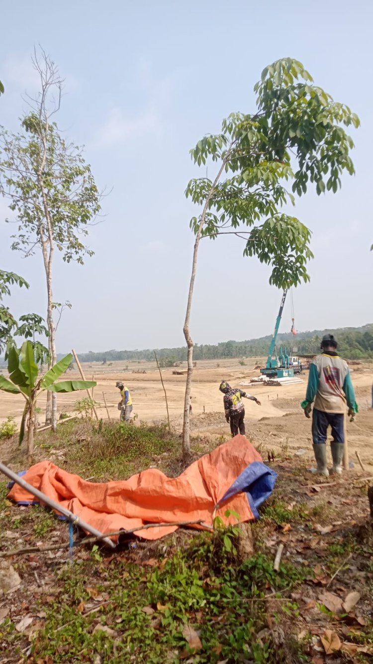 Proyek Pokpan Kandang Ayam Disorot, Warga Keluhkan Minimnya Informasi dan Keselamatan Kerja