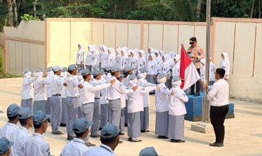 Kapolsek Bojong Jadi Pembina Upacara di SMKN 4 Pandeglang, Ajak Pelajar Berkarakter Pancasila Menuju Indonesia Emas 2045