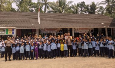 POLISI PEDULI PENDIDIKAN, POLSEK BOJONG SAMBANGI SDN BANYUMAS 2 CEGAH PERUNDUNGAN DAN DUKUNG KEAMANAN PROGRAM MBG