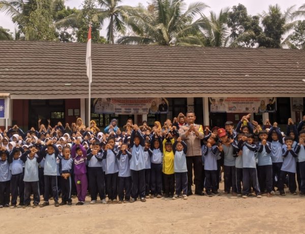 POLISI PEDULI PENDIDIKAN, POLSEK BOJONG SAMBANGI SDN BANYUMAS 2 CEGAH PERUNDUNGAN DAN DUKUNG KEAMANAN PROGRAM MBG