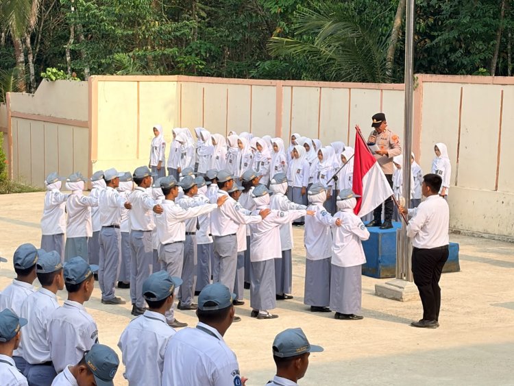 Kapolsek Bojong Jadi Pembina Upacara di SMKN 4 Pandeglang, Ajak Pelajar Berkarakter Pancasila Menuju Indonesia Emas 2045