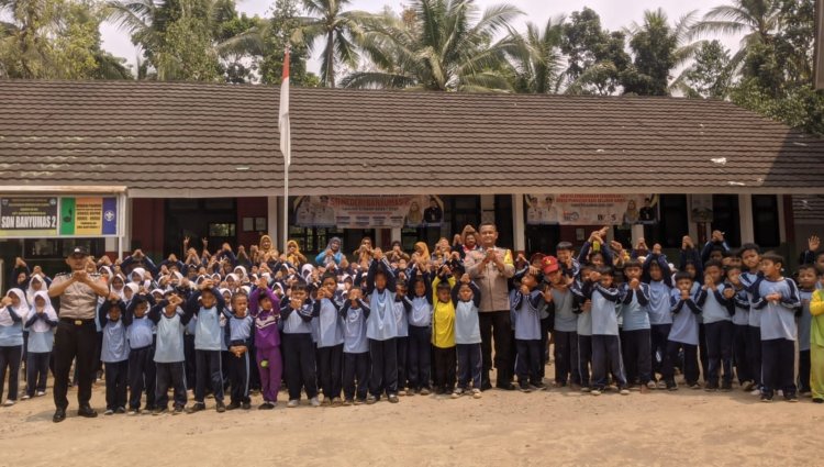 POLISI PEDULI PENDIDIKAN, POLSEK BOJONG SAMBANGI SDN BANYUMAS 2 CEGAH PERUNDUNGAN DAN DUKUNG KEAMANAN PROGRAM MBG